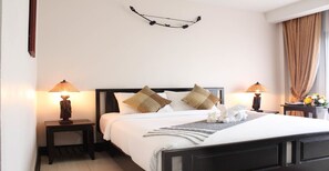 Standard Double Room  | Cofres nos quartos, escrivaninha, cortinas blackout