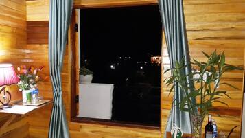 Quadruple Room | Minibar, desk, soundproofing, free WiFi