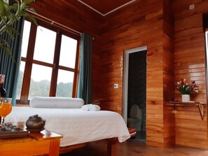 Double Room | Minibar, desk, soundproofing, free WiFi - Diep Le Homestay (Bo Trach)