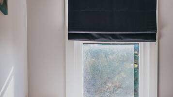 Classic Double Room, 1 Queen Bed, Shared Bathroom | Blackout curtains, free WiFi, bed sheets