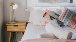 Dobbeltrom – classic, 1 queensize-seng, delt bad | Blendingsgardiner, wi-fi (inkludert) og sengetøy