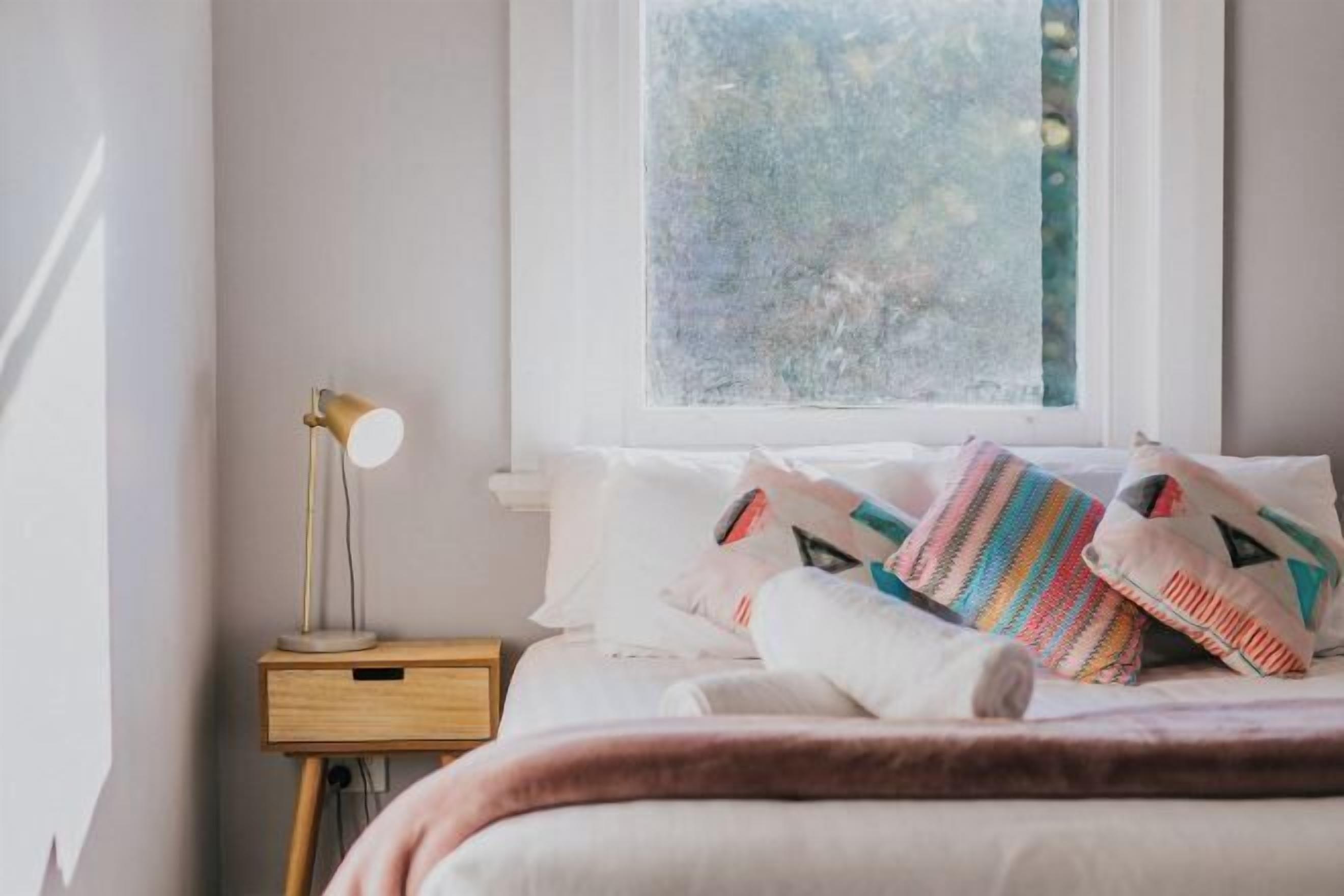 Mørklægningsgardiner, gratis Wi-Fi, sengetøj