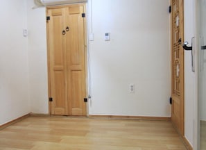 Traditional Room (Mok-ryeon) | Free WiFi