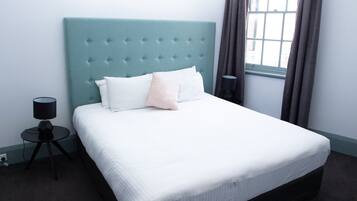 King Room, Ensuite Bathroom | WiFi (free), bed sheets