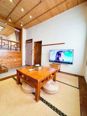 Individually decorated, individually furnished, desk, free WiFi - Slow Tainan Homestay (Tainan)