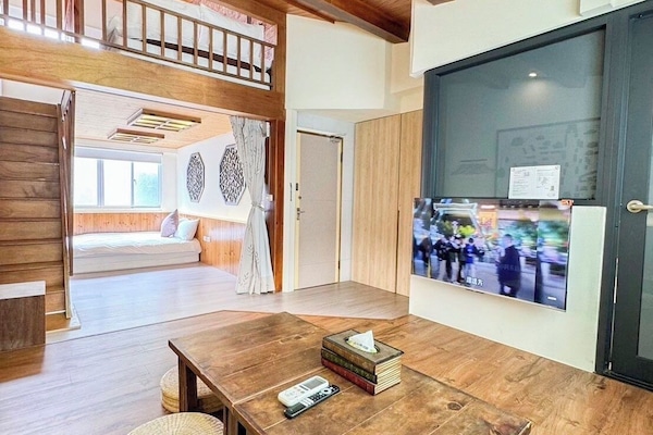 Decoració individual, mobiliari individual, escriptori i wifi gratuïta