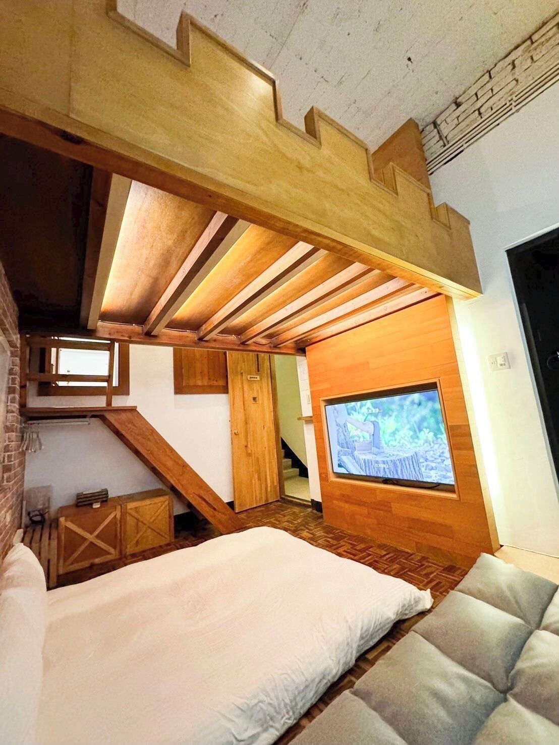 Individually decorated, individually furnished, desk, free WiFi