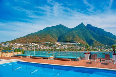 La Silla View Luxury Penthouse Pool and Gym Access
