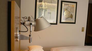 Hochwertige Bettwaren, Schreibtisch, schallisolierte Zimmer