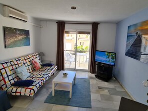 TV - Nice apartment for 3 people with WIFI, pool, A/C, TV and terrace (Marbella)