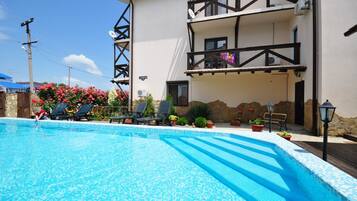 Seasonal outdoor pool