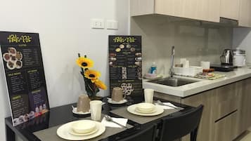Studio Unit | In-room dining