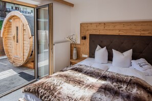 In-room safe, free cots/infant beds, bed sheets - Viktoria Lodges (Bach)
