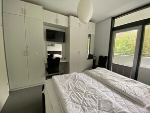 Unclassified image, 3 of 22, button