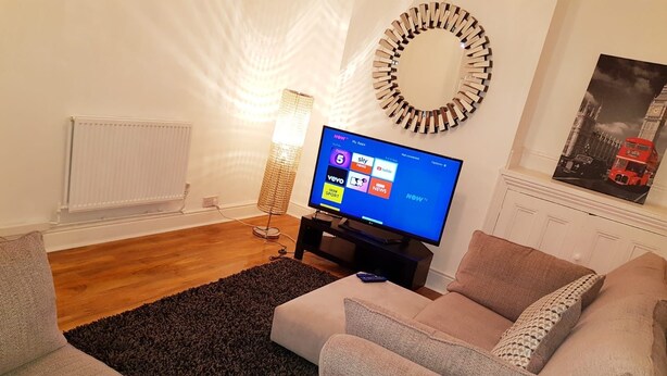 Lobby lounge - Hinde Holiday Home (Manchester)
