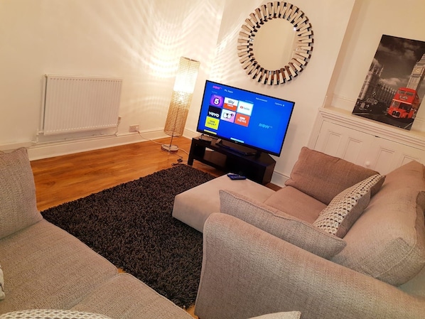 Lobby lounge - Hinde Holiday Home (Manchester)