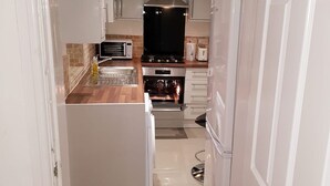 Dining - Hinde Holiday Home (Manchester)