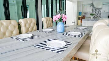 Vila Mewah, 5 kamar tidur | Ruang makan