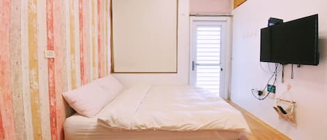 Quarto casal clássico, 1 cama de casal | Escrivaninha, cortinas blackout, Wi-Fi de cortesia, roupa de cama