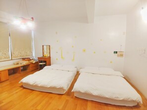 Comfort Quadruple Room, 2 Double Beds | Desk, blackout curtains, free WiFi, bed sheets - Gred House B&B (Tainan)