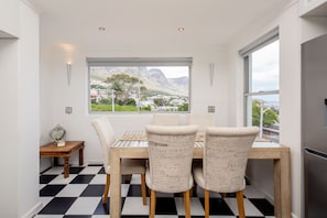 Villa | In-room dining