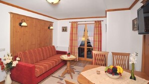 In-room dining - Gästehaus Breitenlohner (Reit im Winkl)