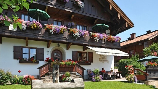 Front of property - Gästehaus Breitenlohner (Reit im Winkl)