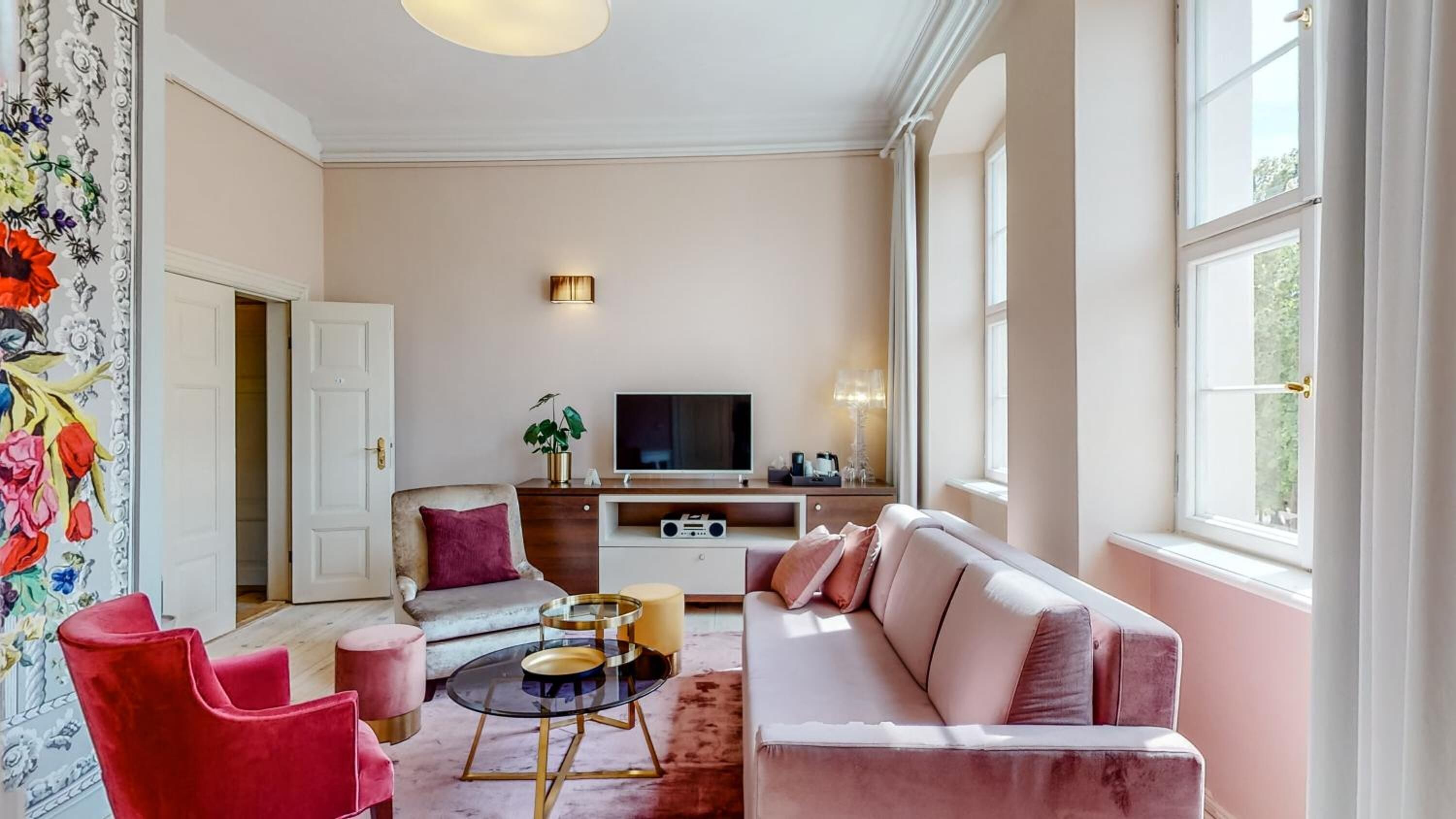 smart tv, heated floors