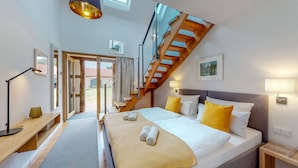 Double Room (Hofzimmer Maisonette) | 1 bedroom, premium bedding, in-room safe, blackout drapes - Schloss Grube (Bad Wilsnack)