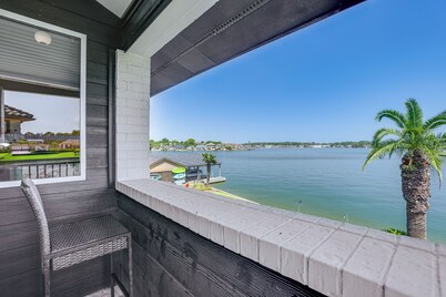 Unobstructed open water lake house for friends & family fun w/Tesla charger