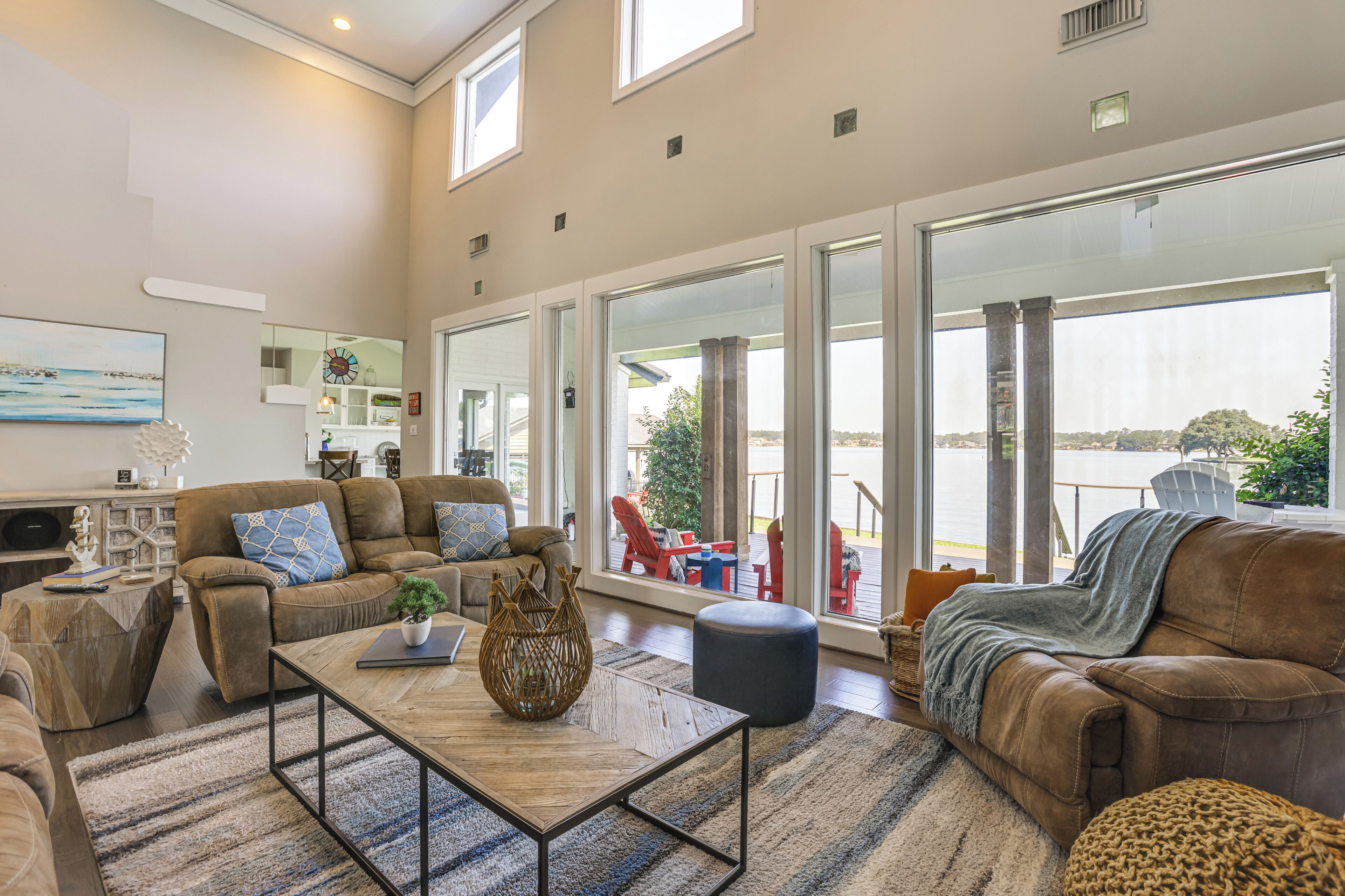 TV connectée, cheminée, jeux vidéo, lecteur de DVD