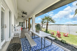 Outdoor dining - Unobstructed open water lake house for friends & family fun w/Tesla charger (Montgomery)