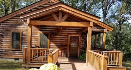 AdamsRock Cabins mezcla el encanto de los nativos americanos con lujo y confort contemporáneo.