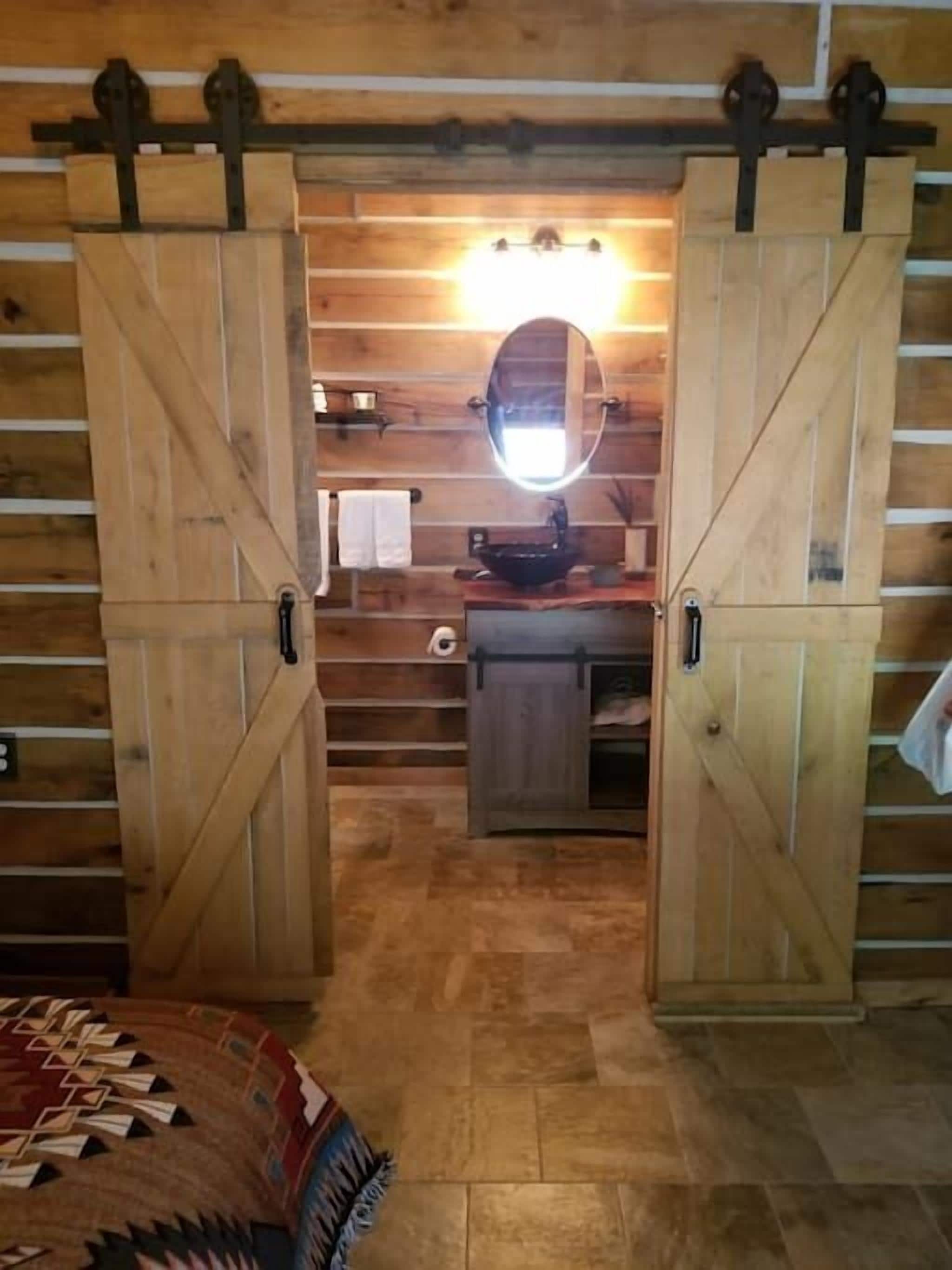 2 slaapkamers, een strijkplank/strijkijzer, gratis wifi, beddengoed