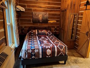 2 bedrooms, iron/ironing board, free WiFi, bed sheets - Contemporary Glamping with Native American Appeal (Anna)
