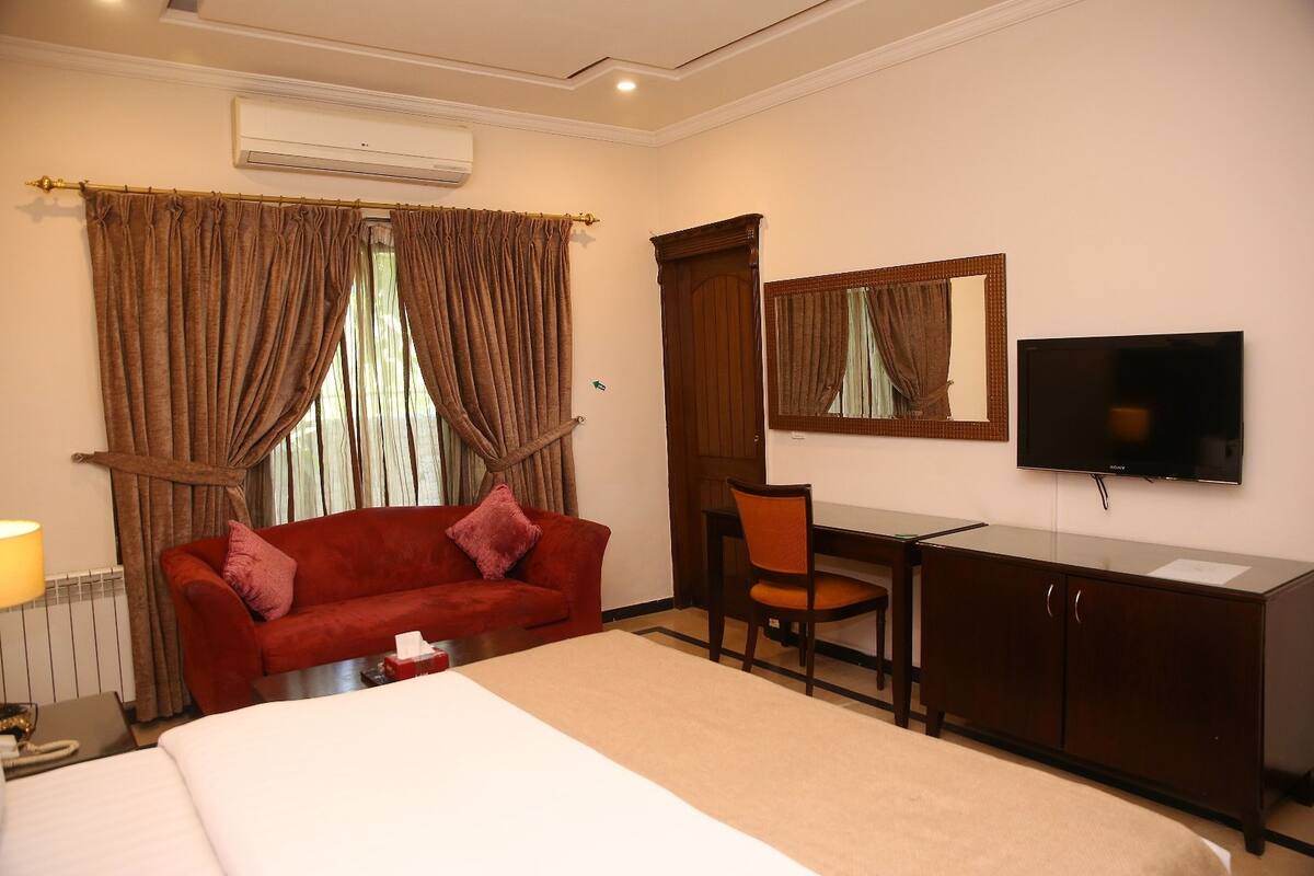 Bureau, chambres insonorisées, Wi-Fi gratuit