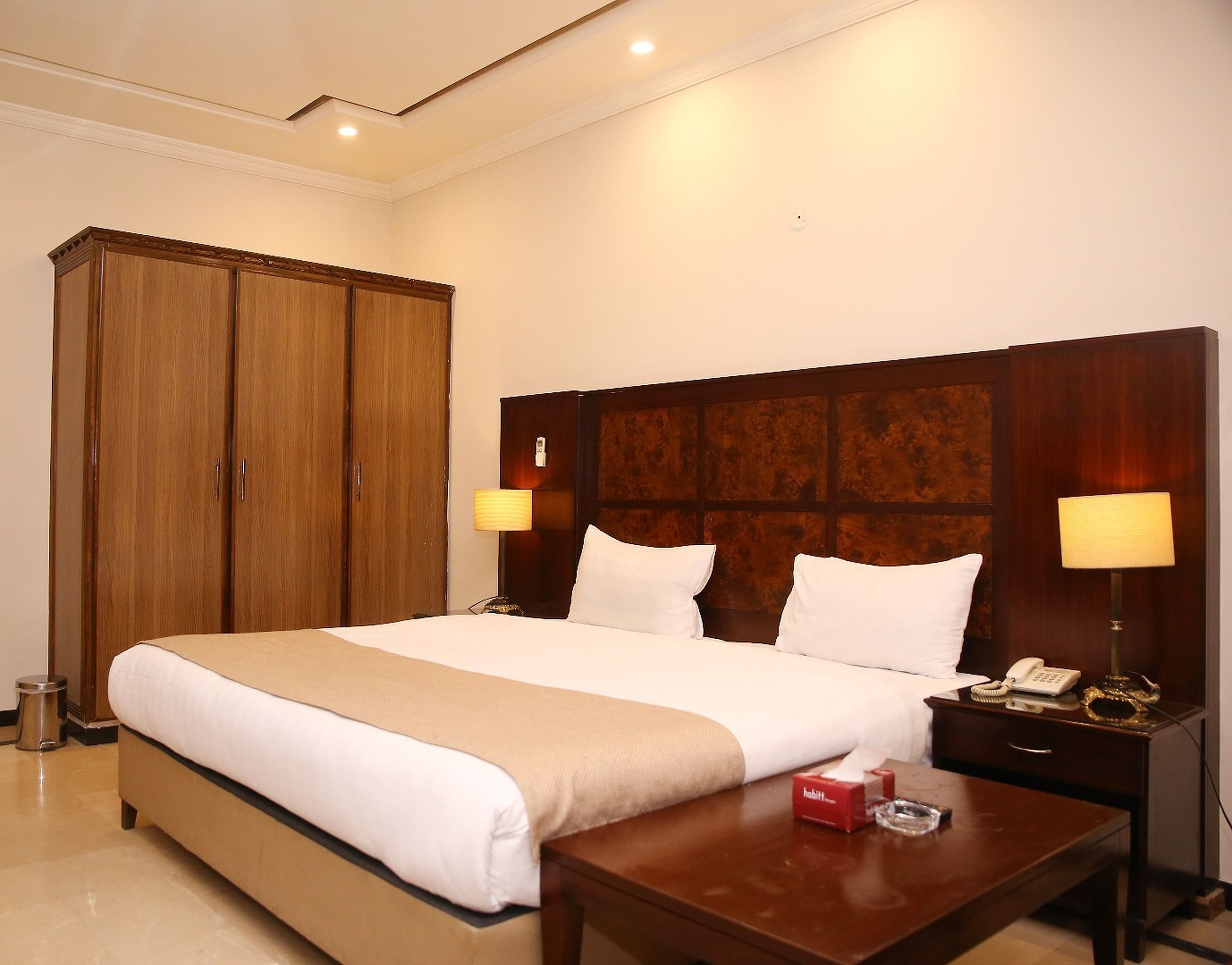 Bureau, chambres insonorisées, Wi-Fi gratuit