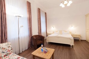 In-room safe, soundproofing, iron/ironing board, rollaway beds - Pension Villa Nordland OHG (Bad Kissingen)