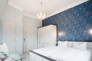 Een kluis op de kamer, geluiddichte muren, een strijkplank/strijkijzer