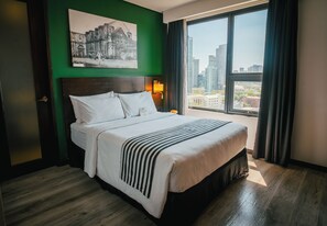 ห้องดีลักซ์ | เครื่องนอนระดับพรีเมียม, มินิบาร์, ตู้นิรภัยในห้องพัก, โต๊ะทำงาน