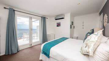 Villa, 4 Schlafzimmer | 4 Schlafzimmer, Bügeleisen/Bügelbrett, kostenloses WLAN, Bettwäsche