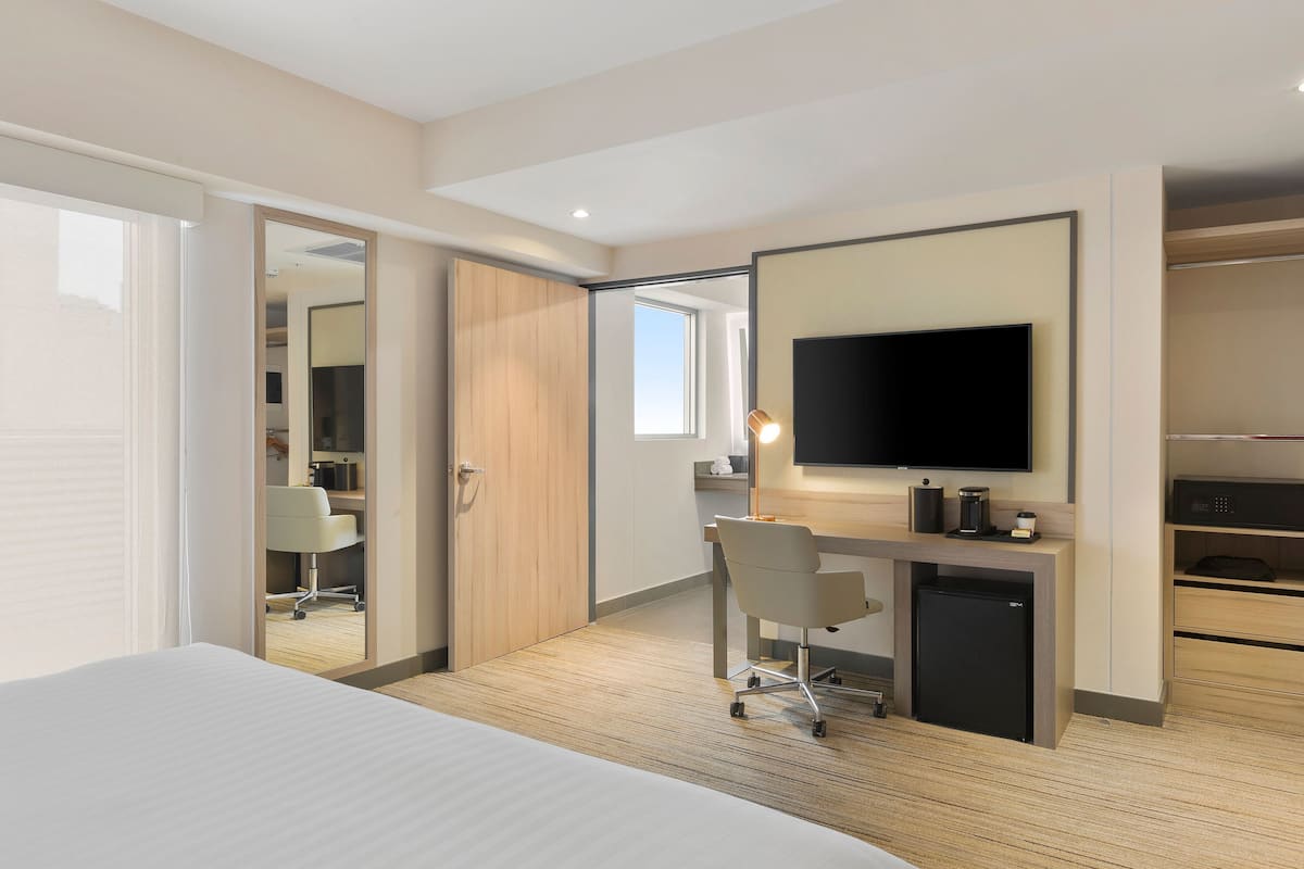 Minibar, in-room safe, desk, laptop workspace