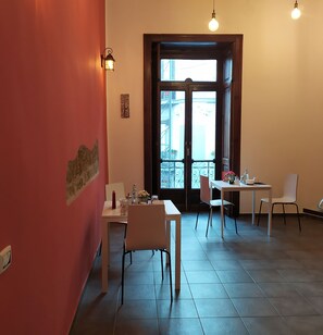 Free daily local cuisine breakfast  - Vic' Street B&B (Naples)