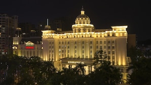 A large, illuminated hotel with a prominent dome and classical architecture. - Homeland International Hotel (Huizhou)