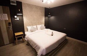Deluxe Room, 1 King Bed - The Entaneer Poshtel - Hostel (Chiang Mai)
