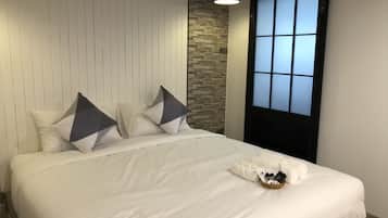 Phòng Deluxe, 1 giường cỡ king | Màn/rèm cản sáng, truy cập Internet không dây miễn phí, bộ trải giường