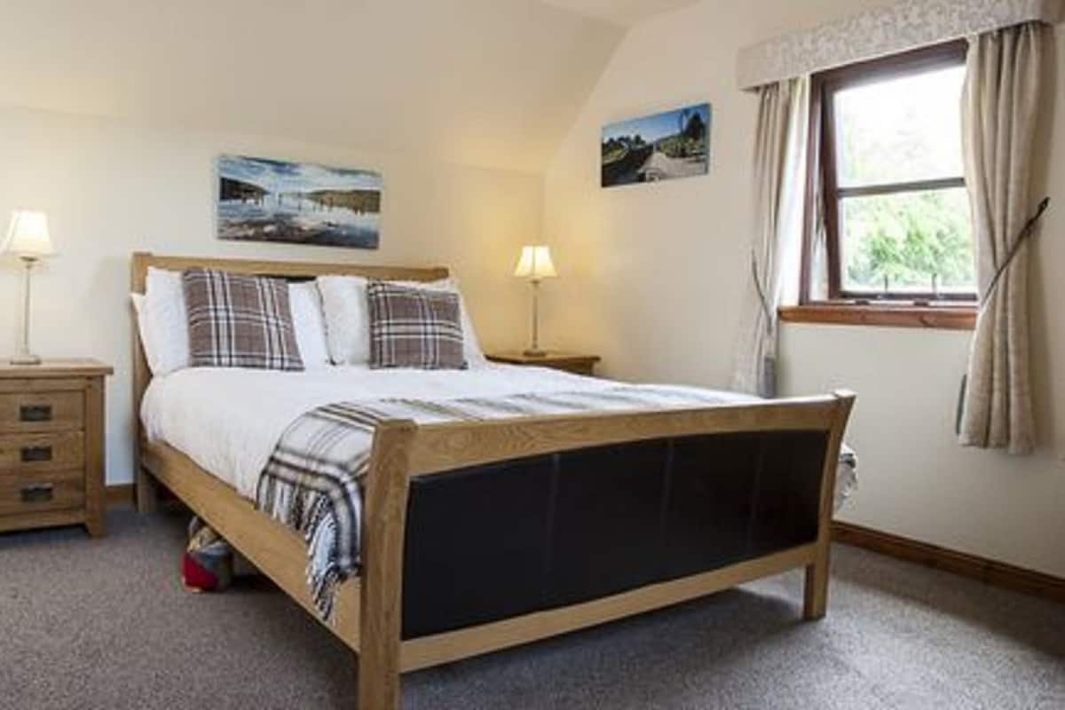 Double Room (Loch Ness) | Premium bedding, individually decorated, individually furnished