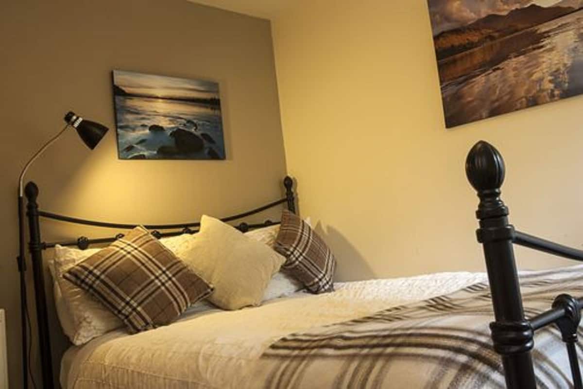Double Room (Loch Mhor)
