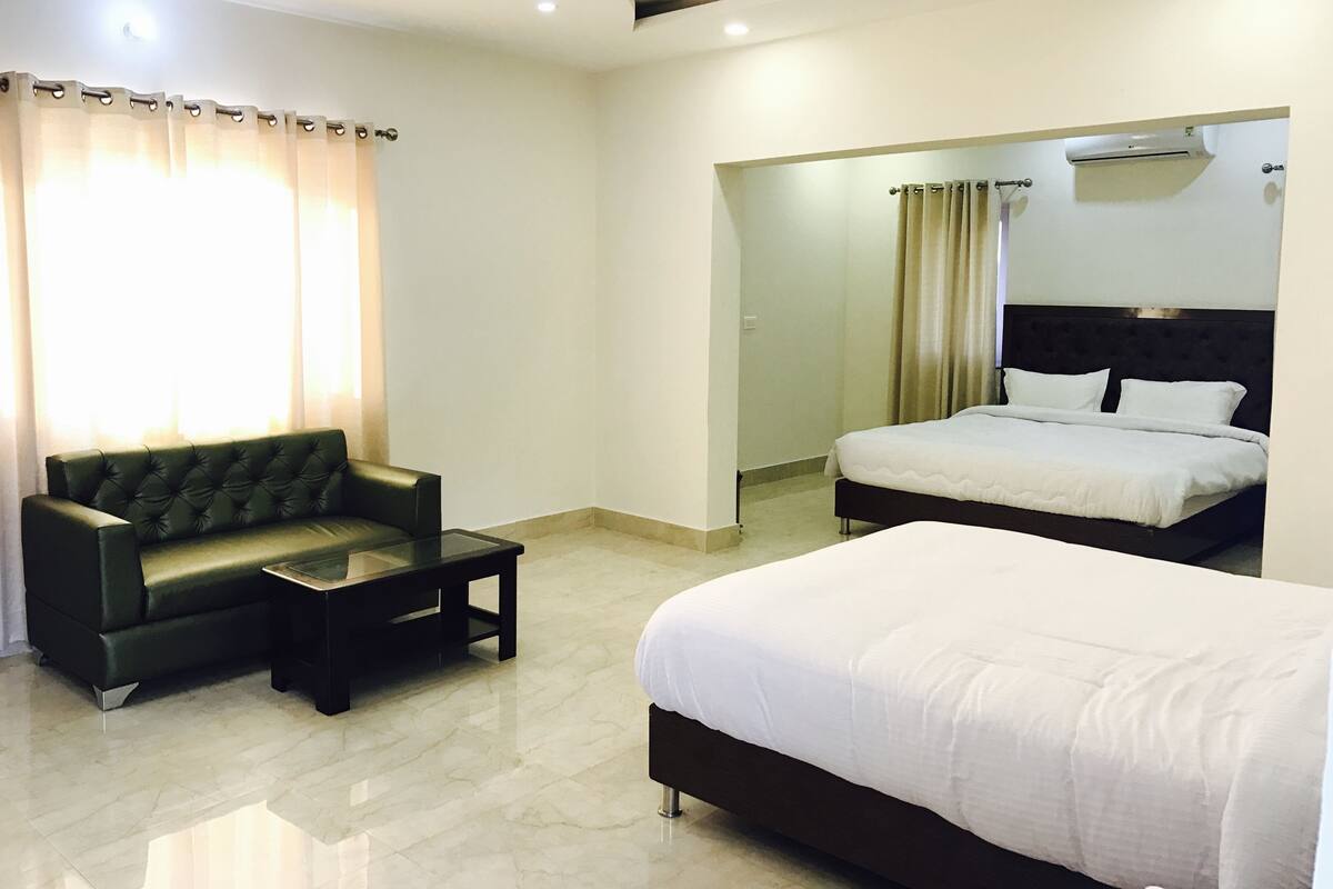 Suite, 1 Tempat Tidur Double, Bebas Asap Rokok | Brankas, kedap suara, dan setrika/meja setrika