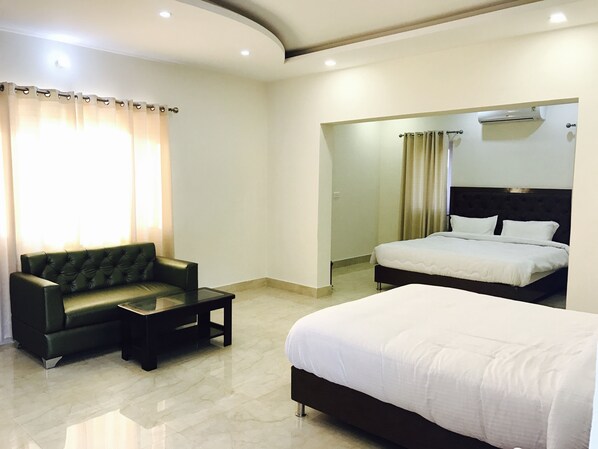 套房, 1 張標準雙人床, 非吸煙房 | 房內夾萬、隔音、熨斗/熨衫板、摺床/加床 (收費)